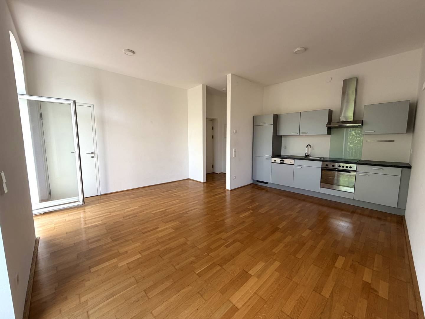 Two room Wohnung with balcony Park nearby