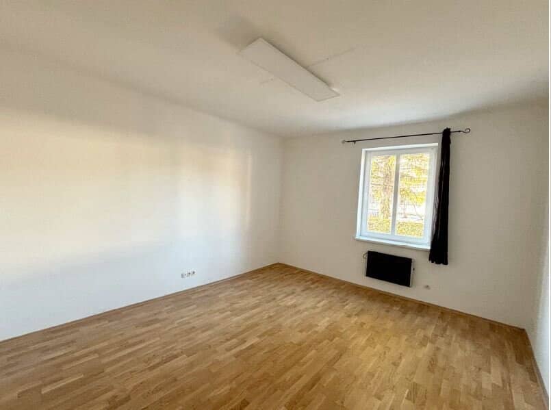 Three-Room Office on the Ground Floor in 2640 Gloggnitz