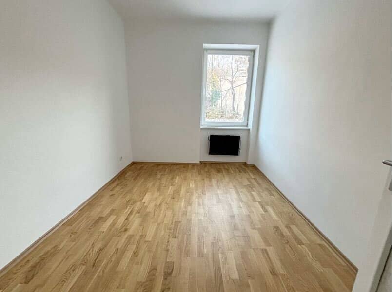 Three-Room Office on the Ground Floor in 2640 Gloggnitz