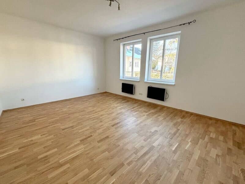 Three-Room Office on the Ground Floor in 2640 Gloggnitz