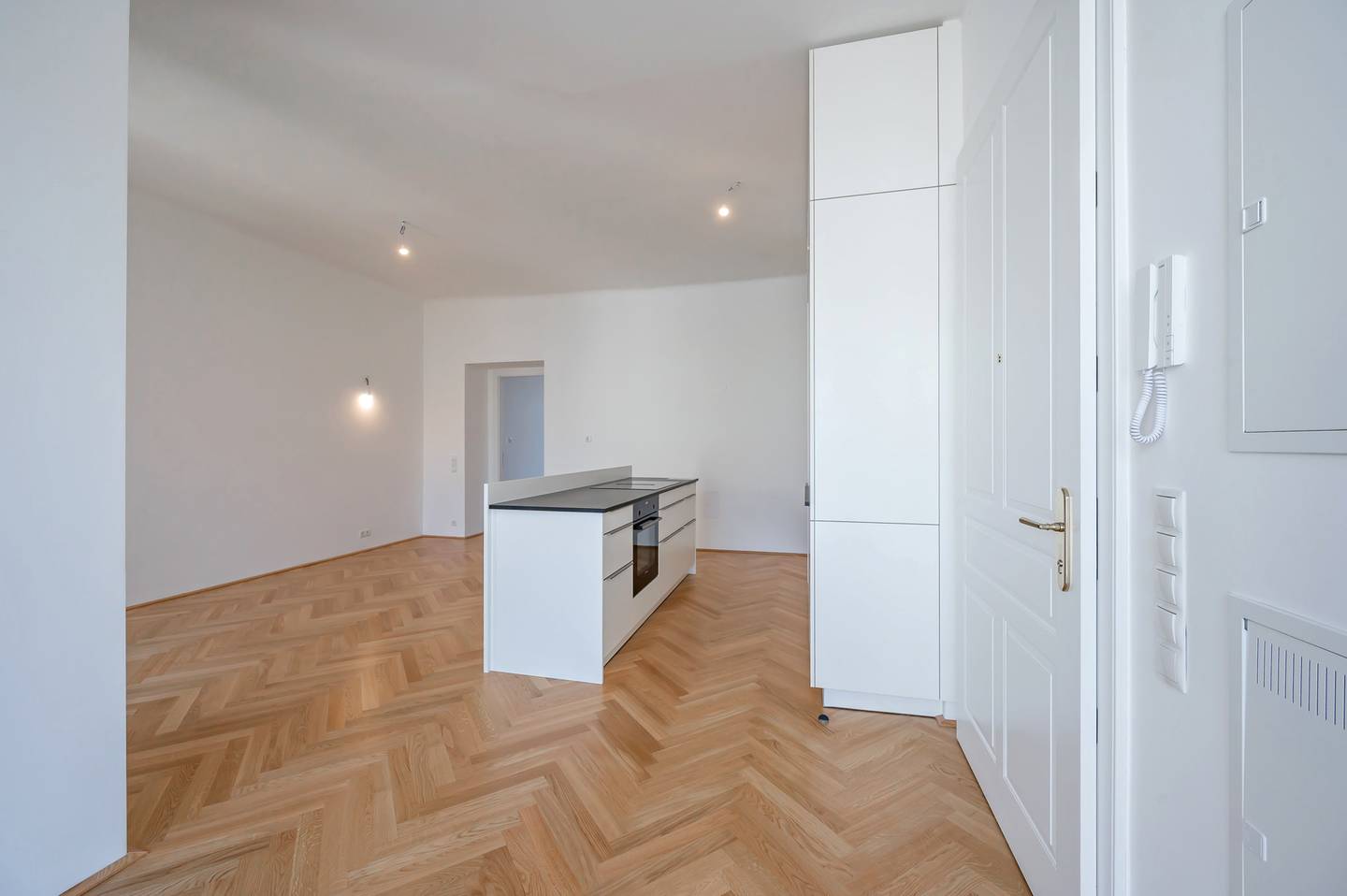 Prime Office or Practice Unit 77 m² with Balcony in Vienna Ottakring
