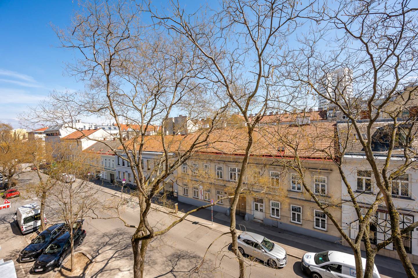 Prime office or practice unit with balcony in Vienna Ottakring