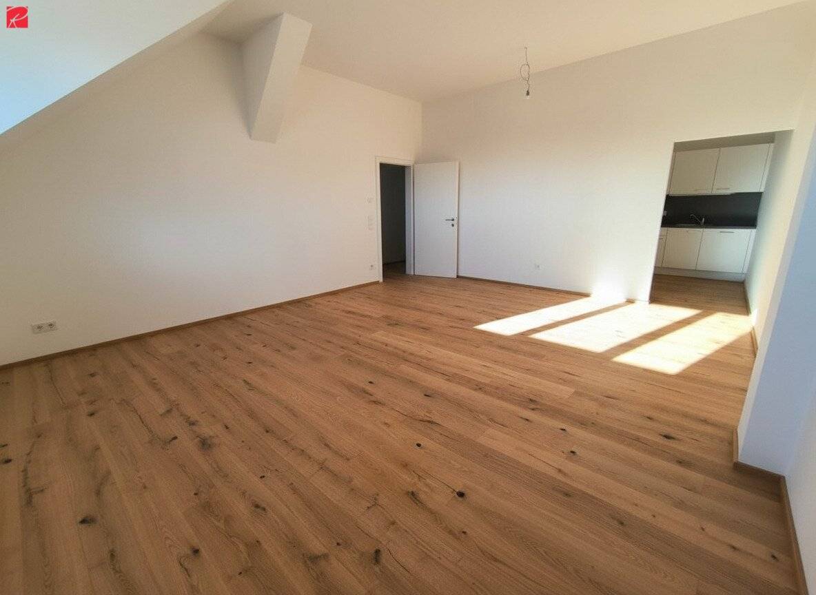Großzügiger Altbauflair im hellen Dachgeschoss