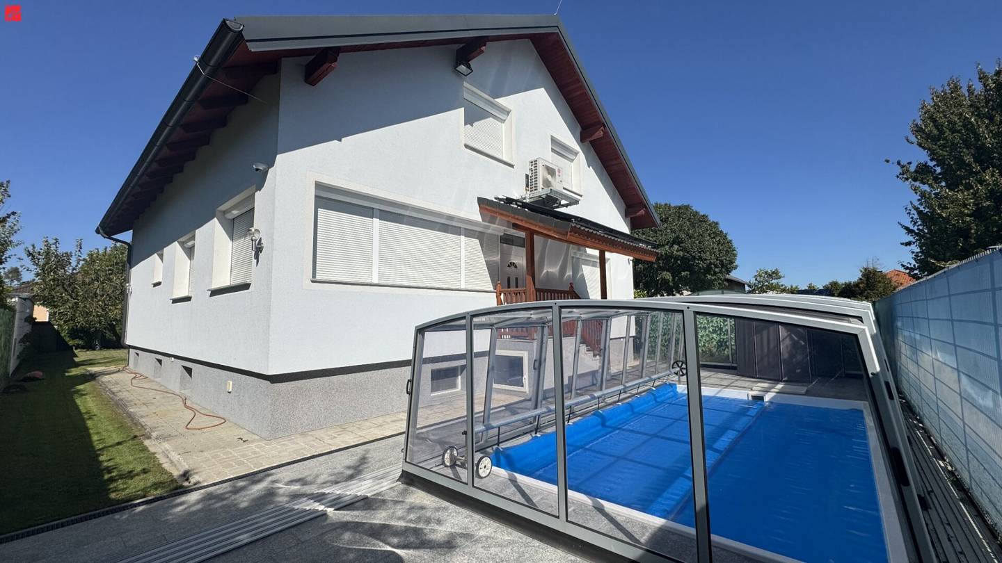 Großes, topausgestattetes Mehrfamilienhaus mit 8 Zimmern, 2 Terrassen, Garten und Wellnessbereich in Oberhausen