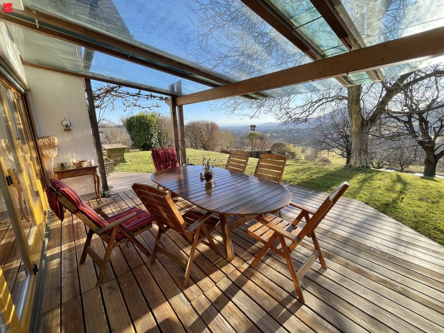 ANLAGE: Stilvolle Luxusvilla mit Weitblick