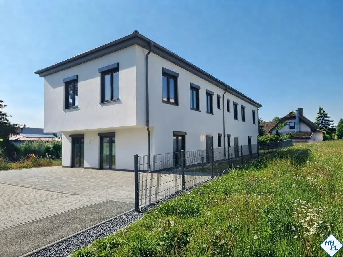 Modern semi-detached house in Kottingbrunn with garden and terrace