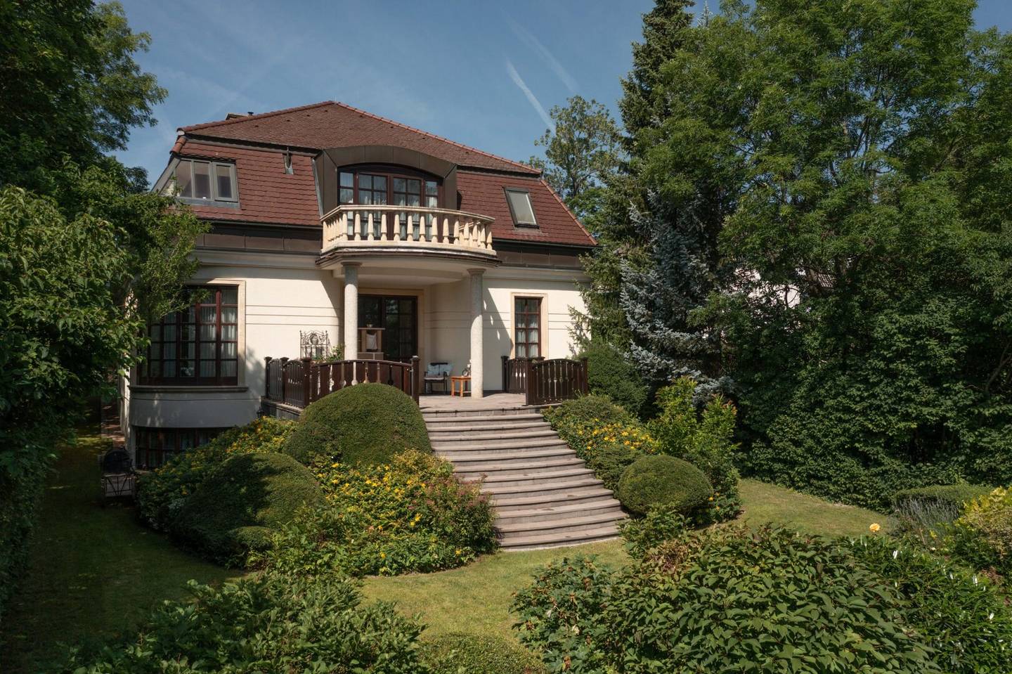 Family villa in Maria Enzersdorf with panoramic view, 495 m² living space