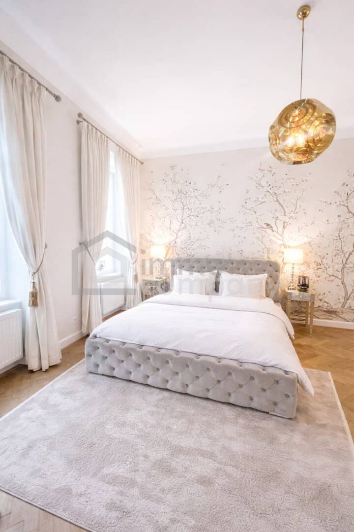 Apartment in historic building near market and U2