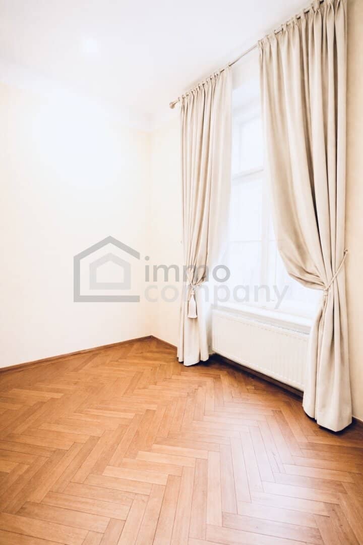 Apartment in historic building near market and U2