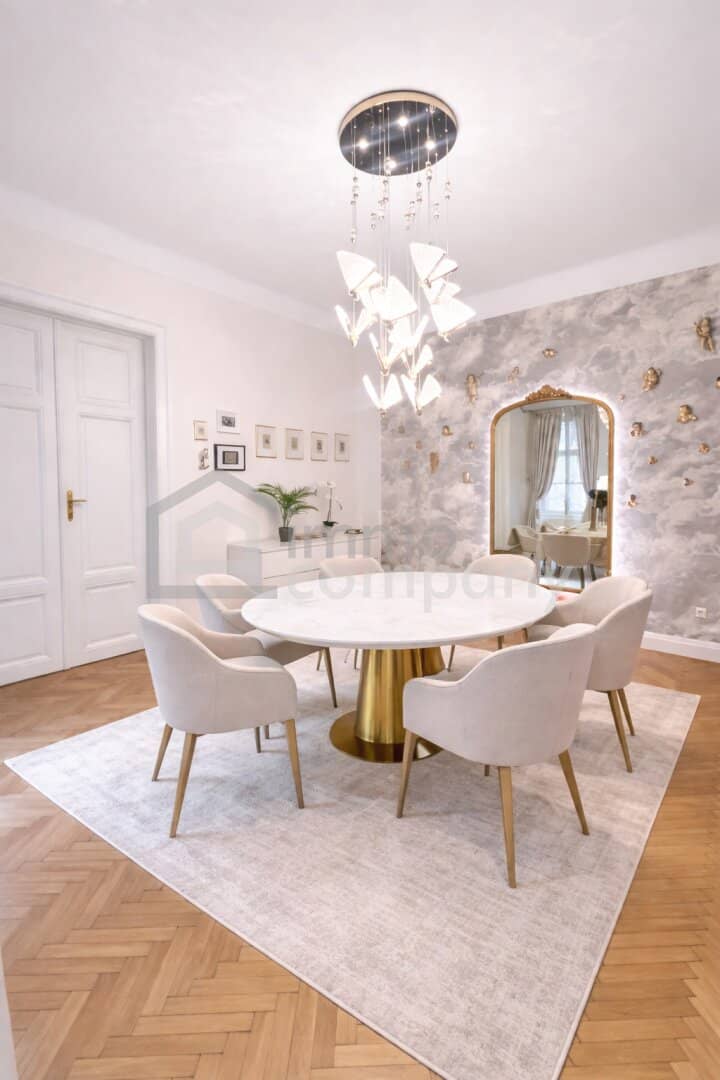 Apartment in historic building near market and U2