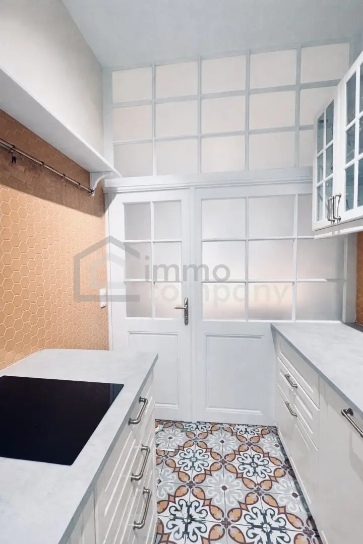 Wohnung im Altbau direkt am Markt und U2