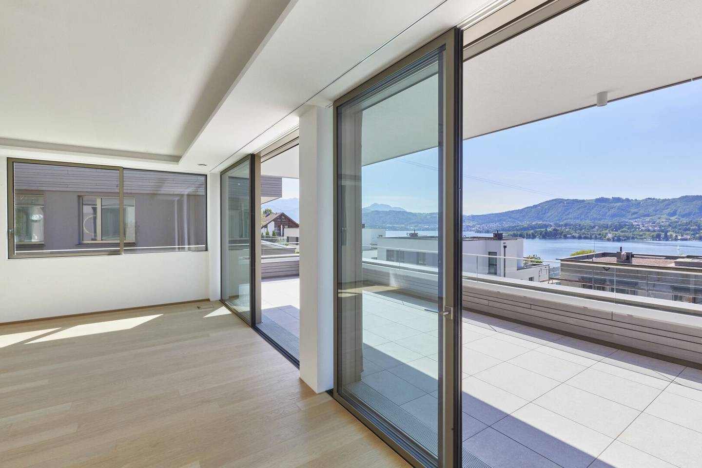 Apartment with lake and mountain view terrace