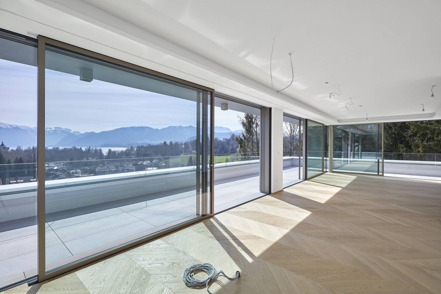 Penthouse Lake View Private Garden New Build