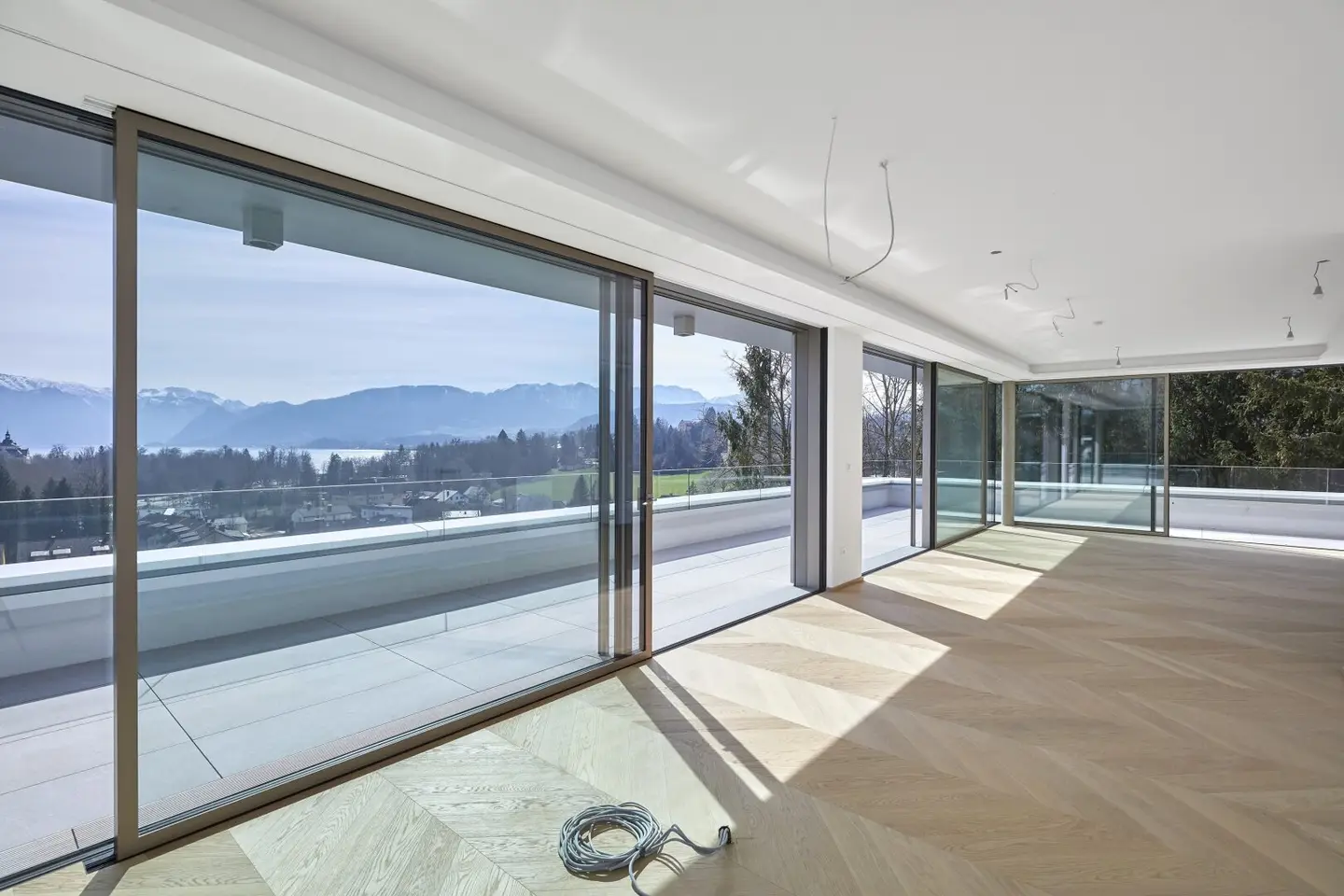 Penthouse Lake View Private Garden New Build