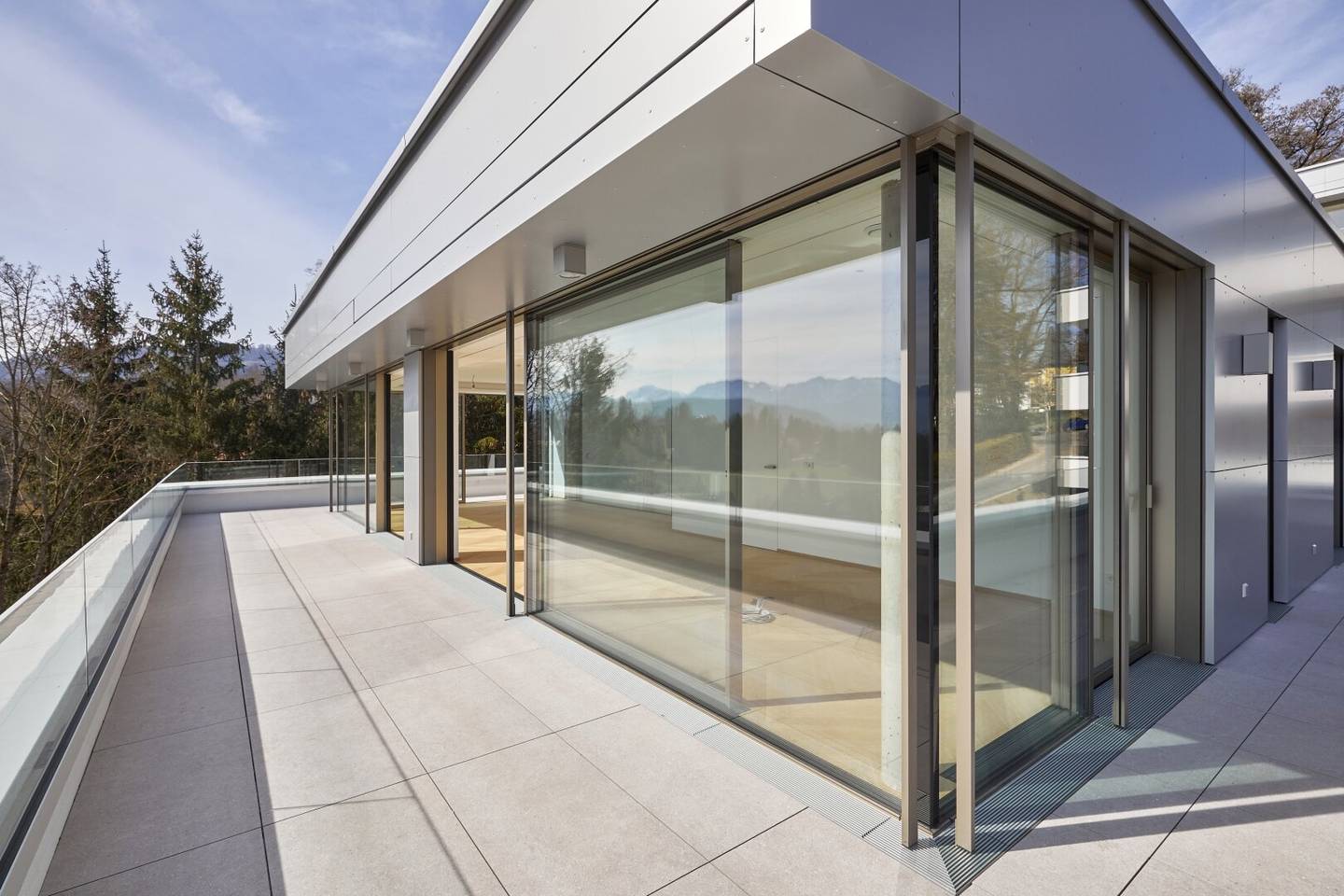 Penthouse Lake View Private Garden New Build