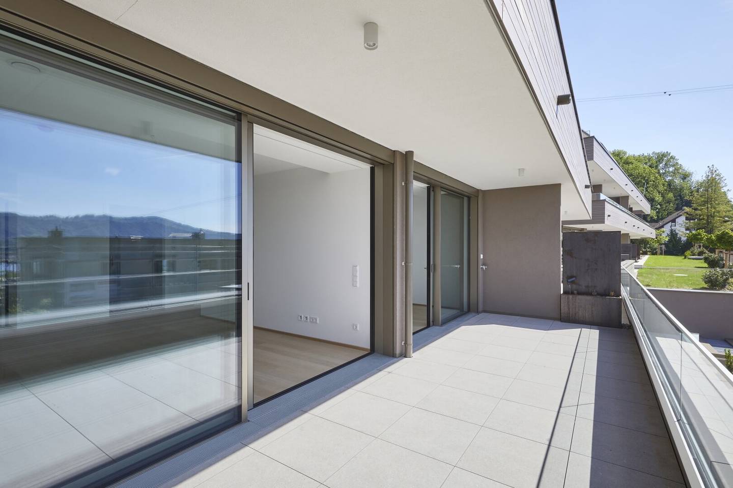 Apartment newly built with lake view terrace