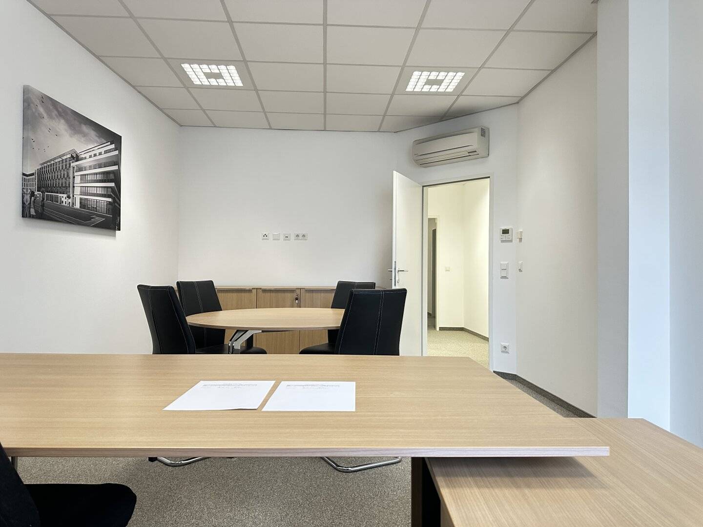 Modern office space 255 m² centrally located in Schwechat, 1st floor