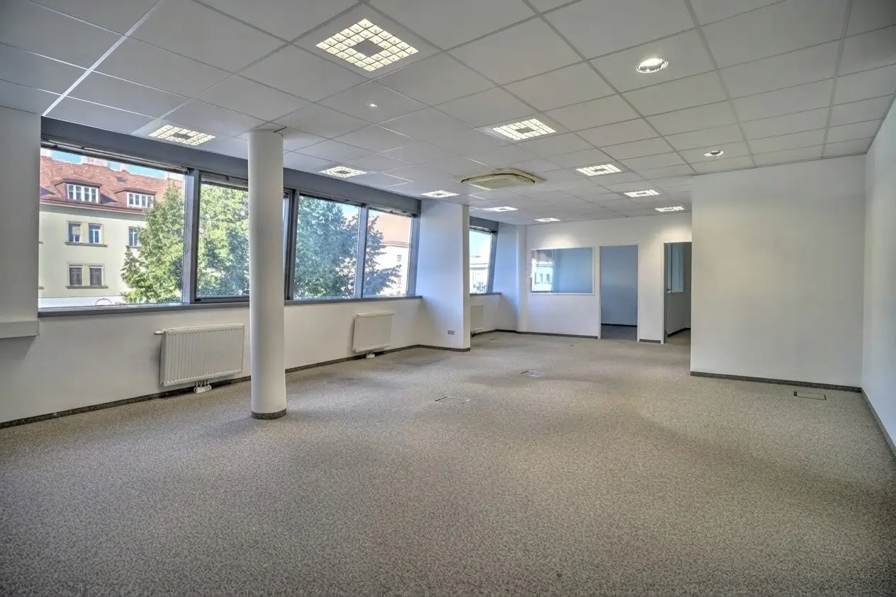 Ansprechende Büro- &amp; Praxisräume in attraktiver Zentrumslage | 5 Tiefgaragenstellplätze