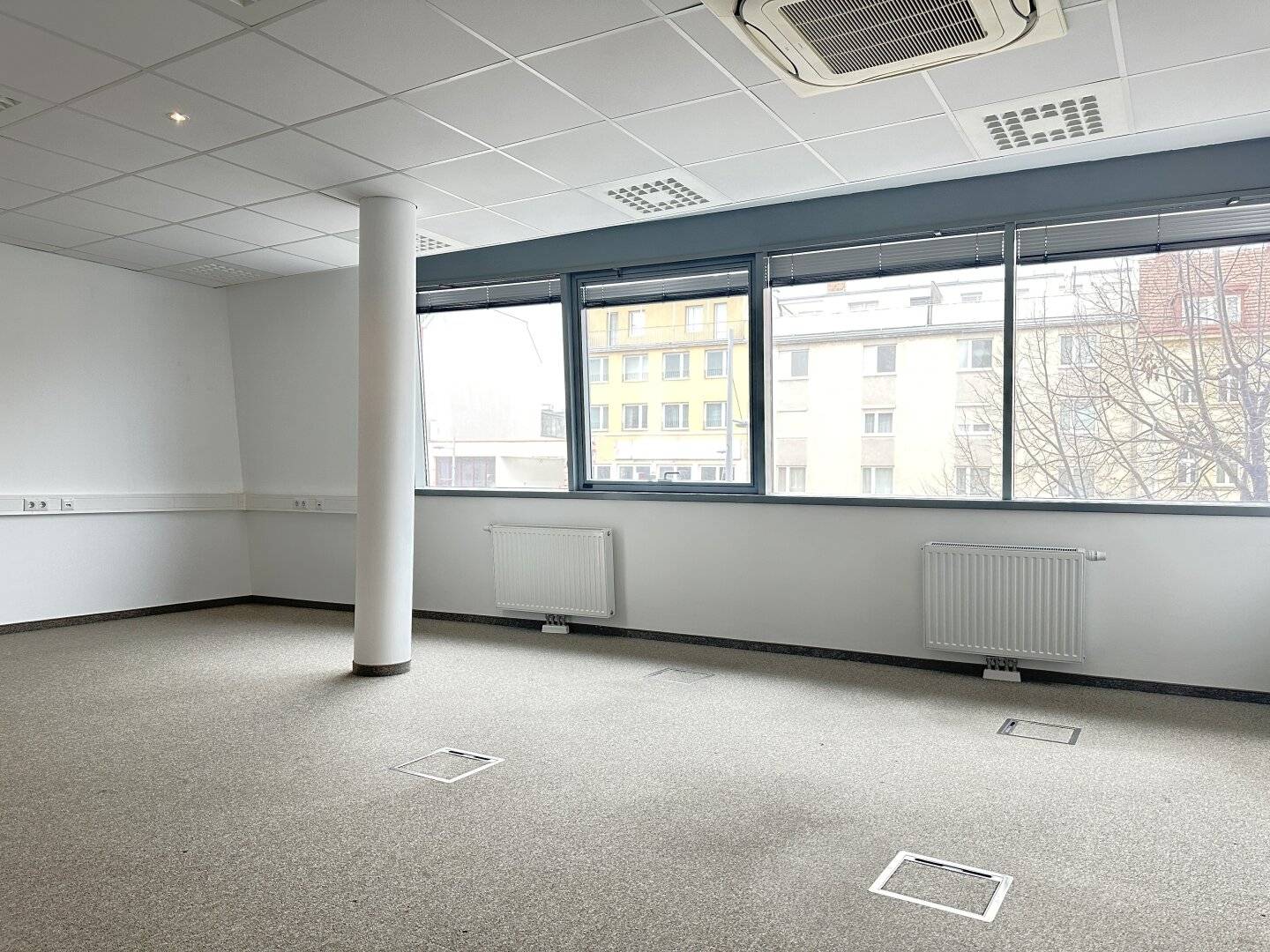 Modern office space 255 m² centrally located in Schwechat, 1st floor