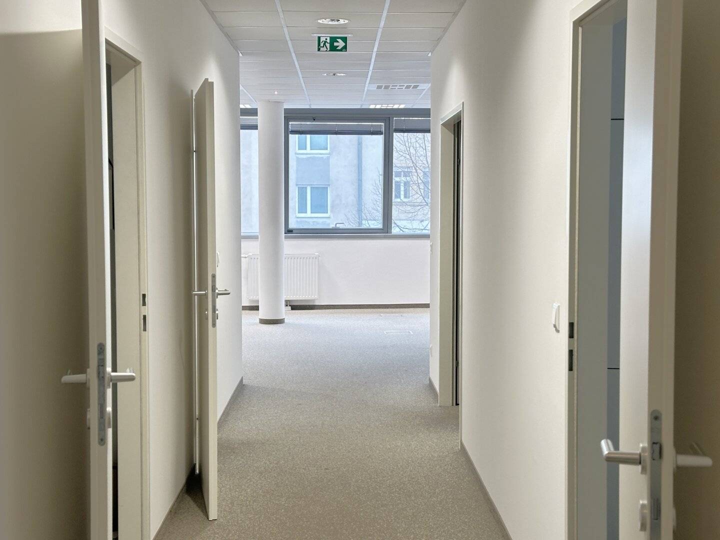 Modern office space 255 m² centrally located in Schwechat, 1st floor