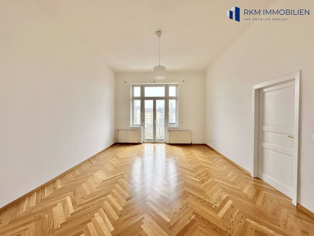 Apartment with Donaukanal view and balcony