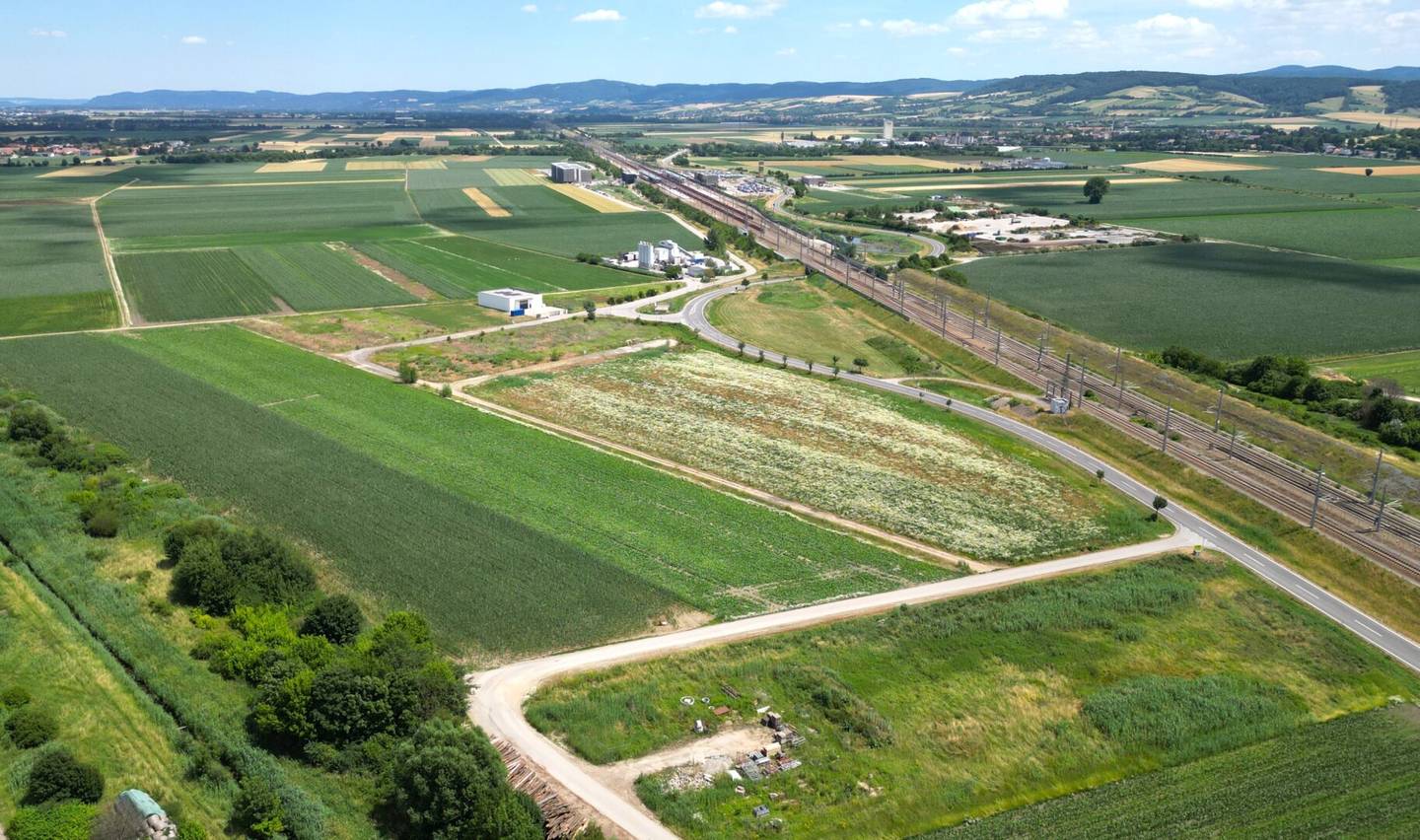 Commercial land Pixendorf