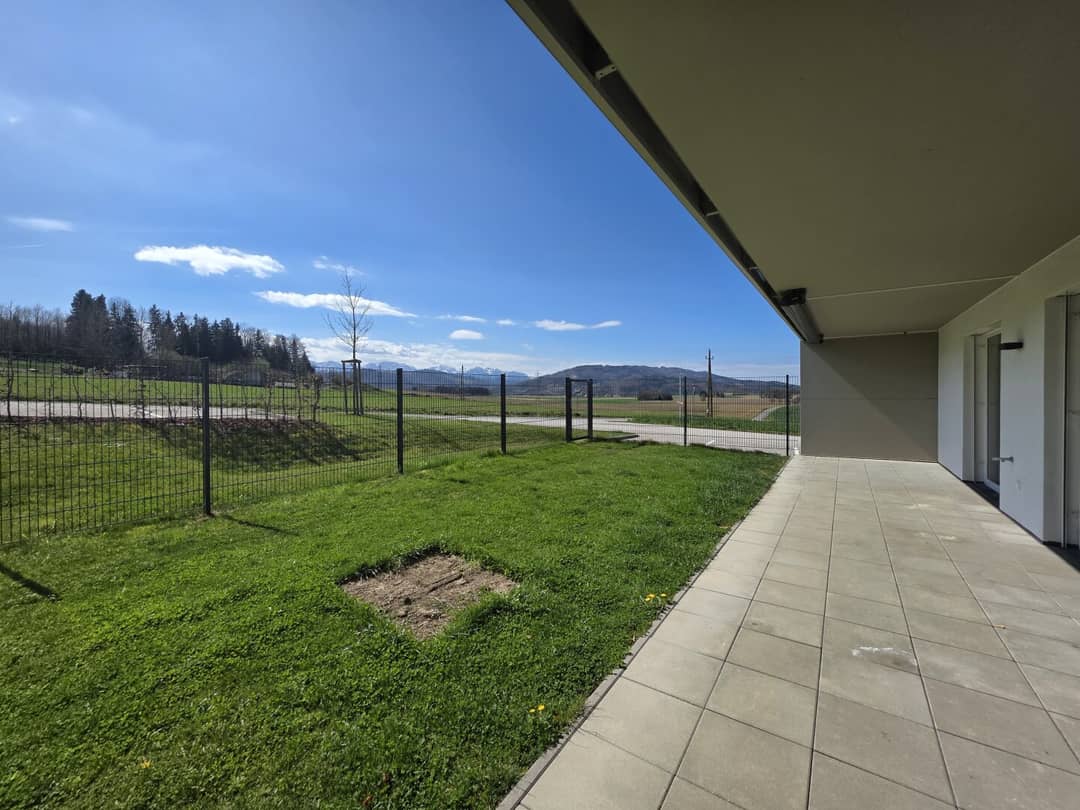 Apartment with terrace and garden in center