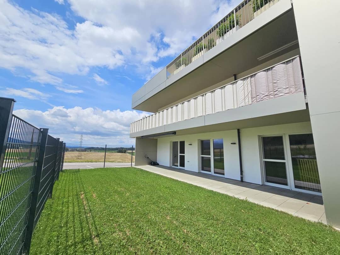 Apartment with terrace and garden in center