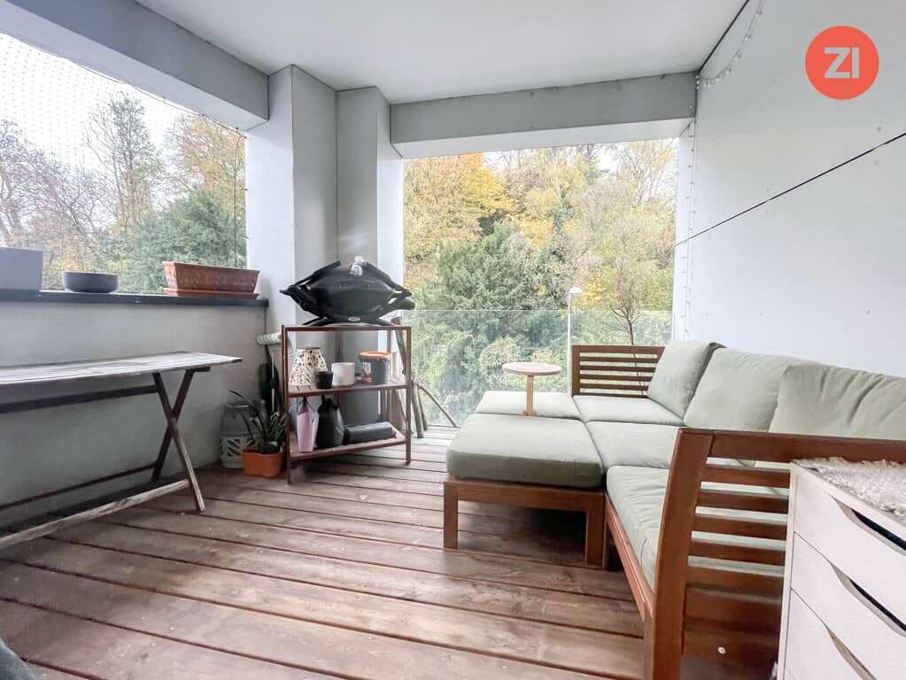 Apartment central with two balconies and kitchen