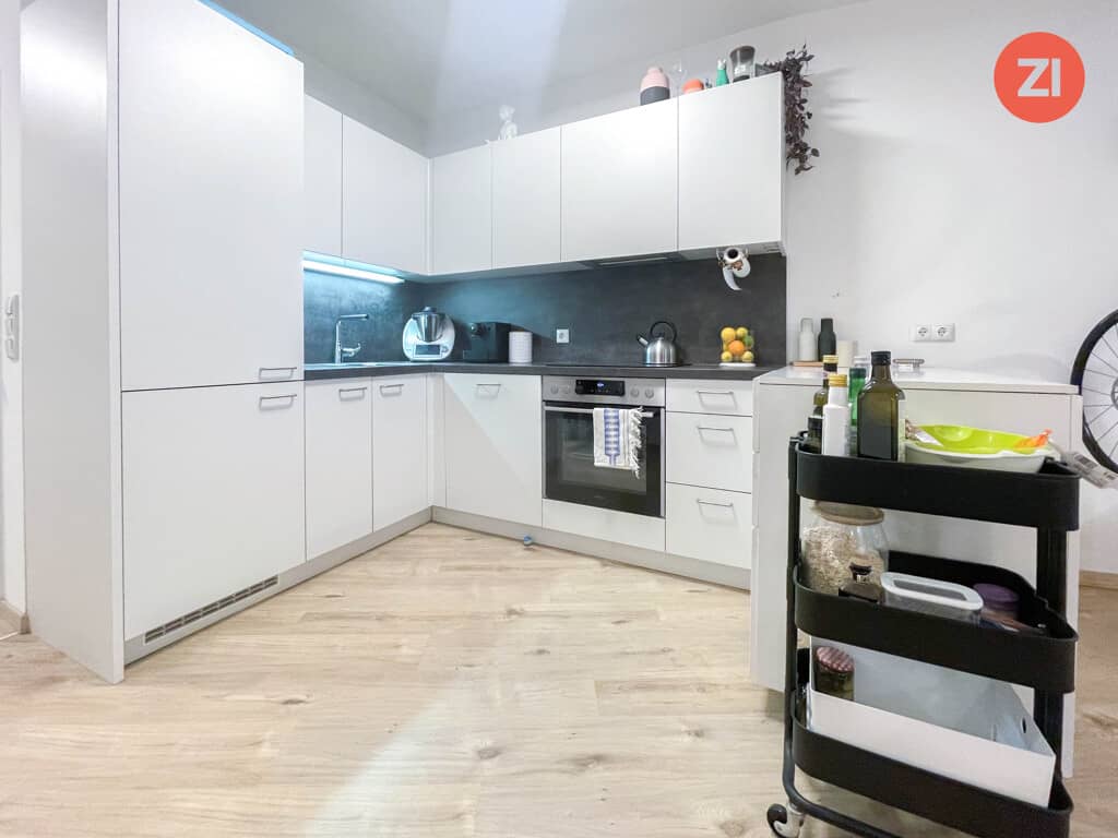 Apartment central with two balconies and kitchen