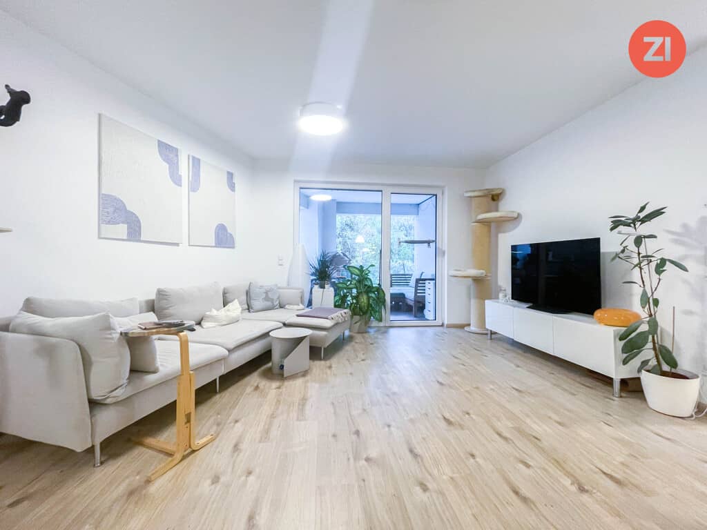 Apartment central with two balconies and kitchen