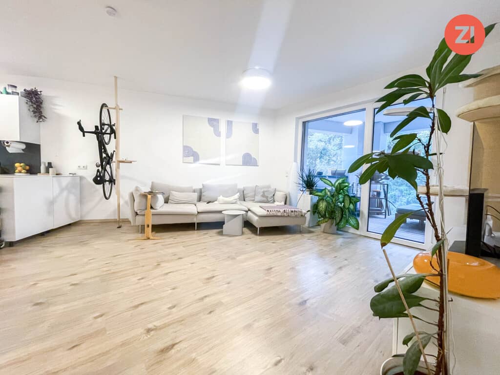 Apartment central with two balconies and kitchen