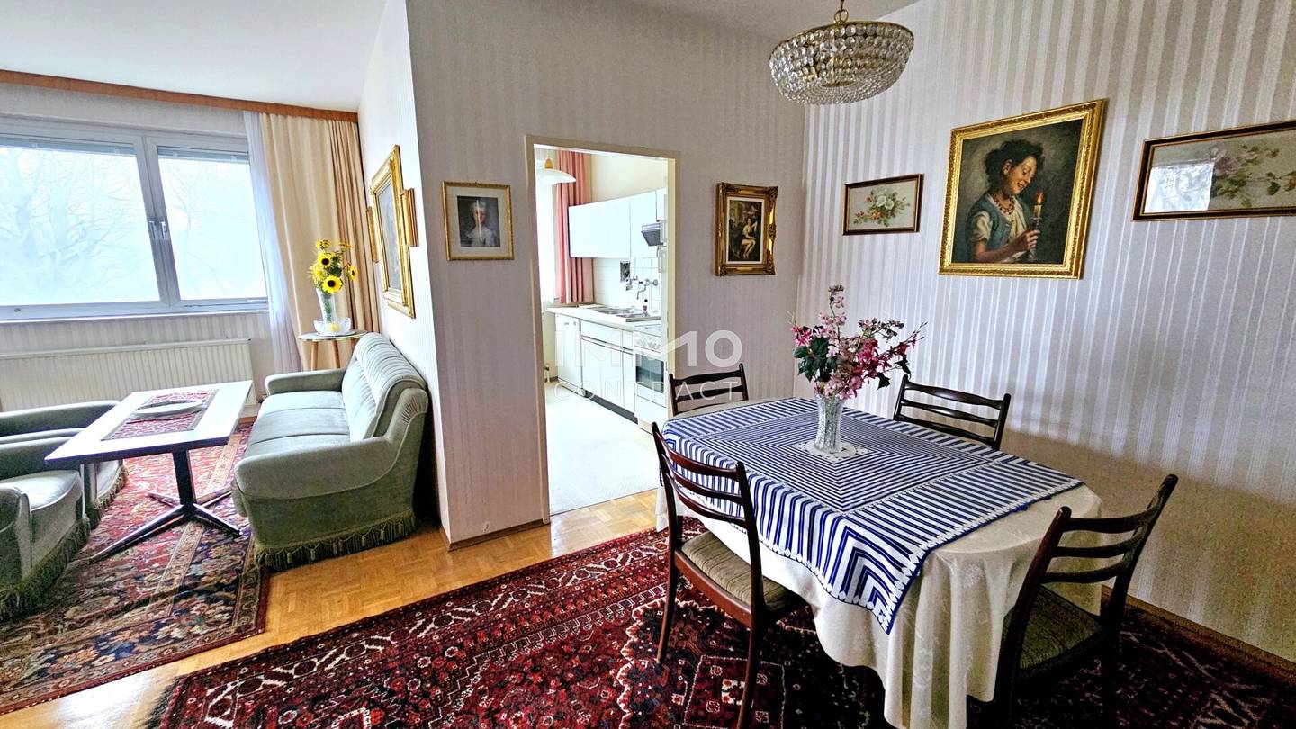 Apartment with Schlosspark view near the center