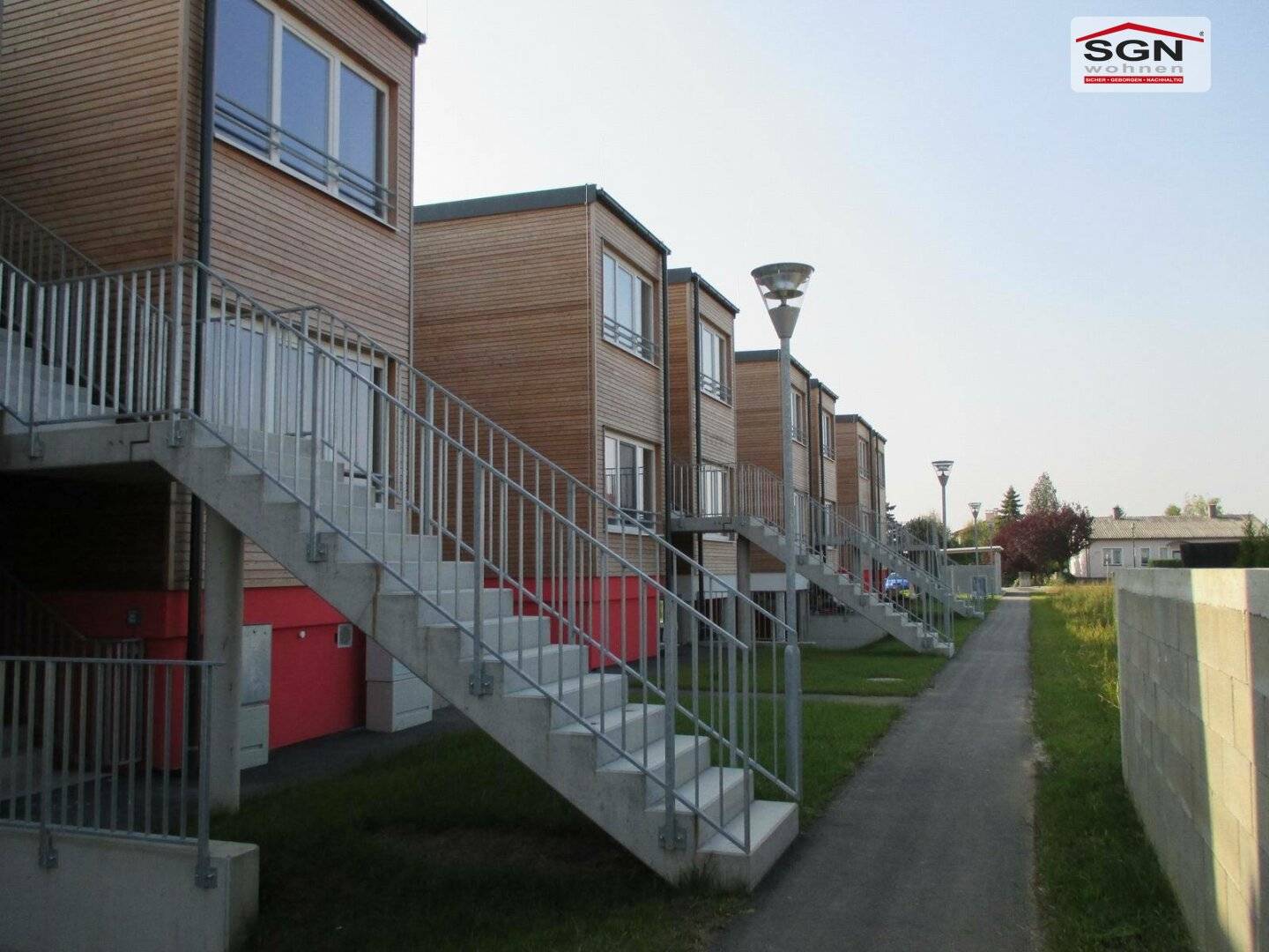 Bright Ground Floor Apartment with Open Living Area