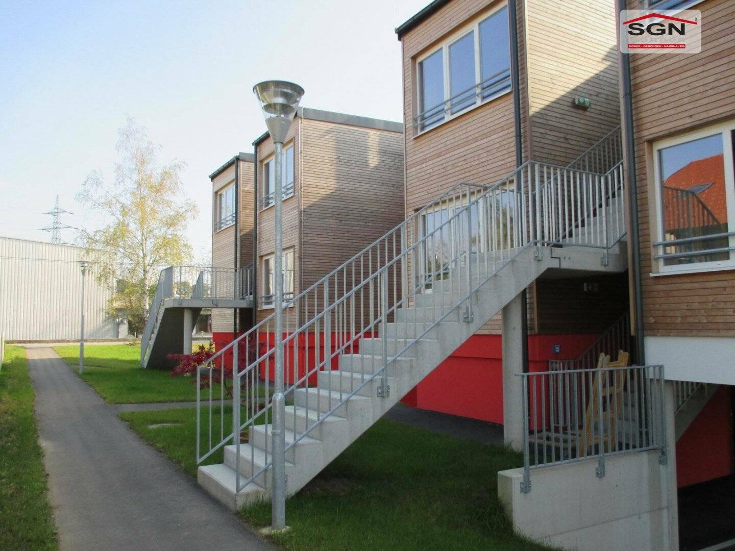 Bright Ground Floor Apartment with Open Living Area