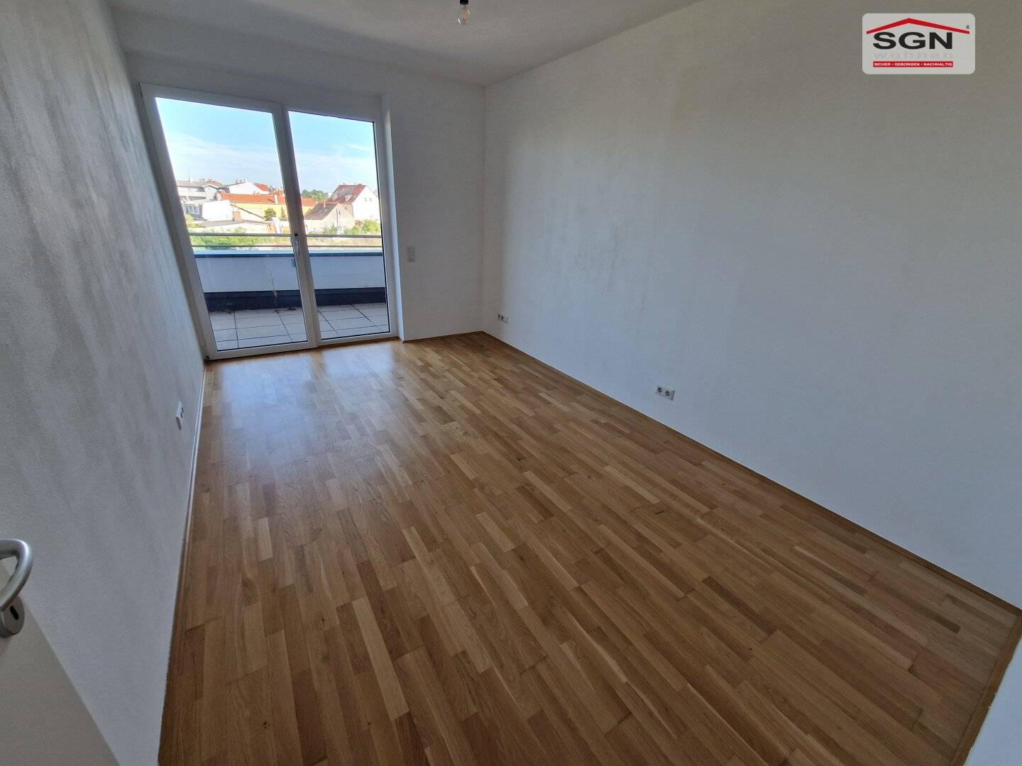 Wohnung mit Loggia Zwei Zimmer Tiefgaragenplatz