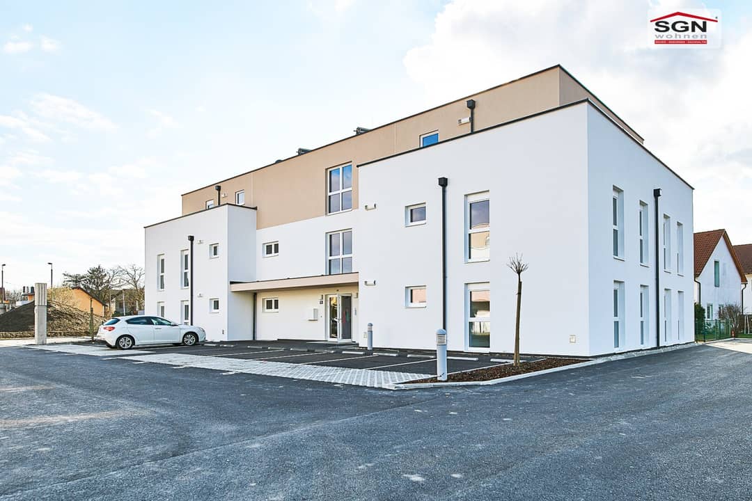 Apartment with terrace and two parking spaces