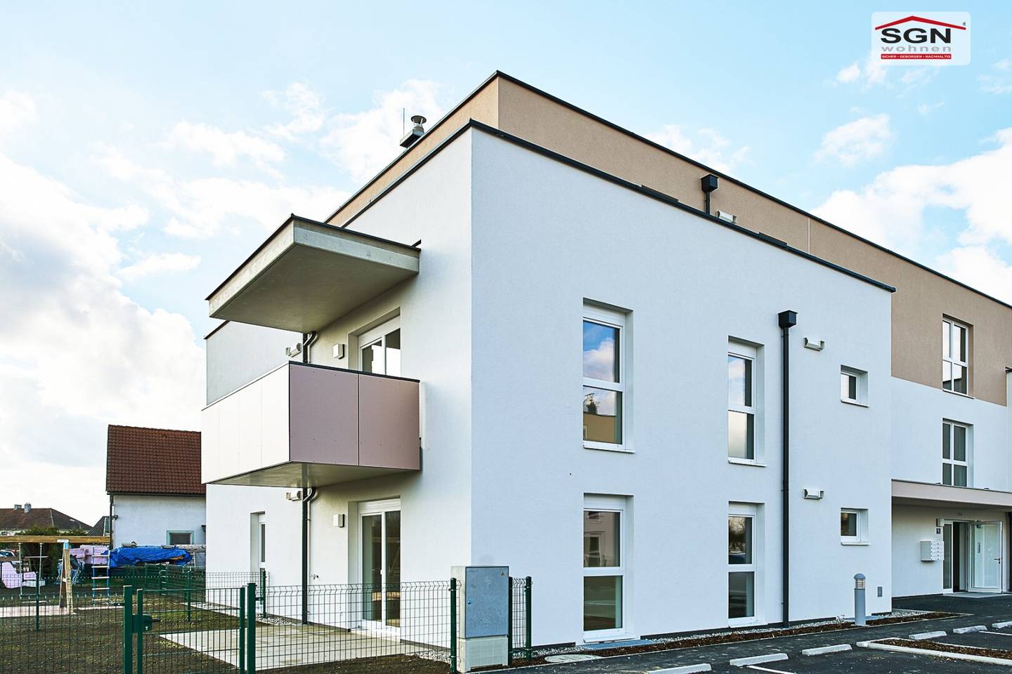 Wohnung mit Terrasse und zwei Stellplätzen