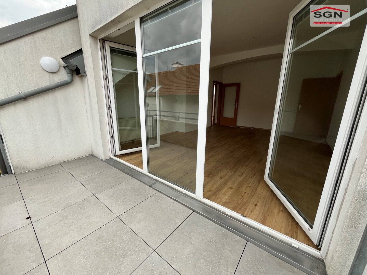 Apartment with roof terrace and underground parking space