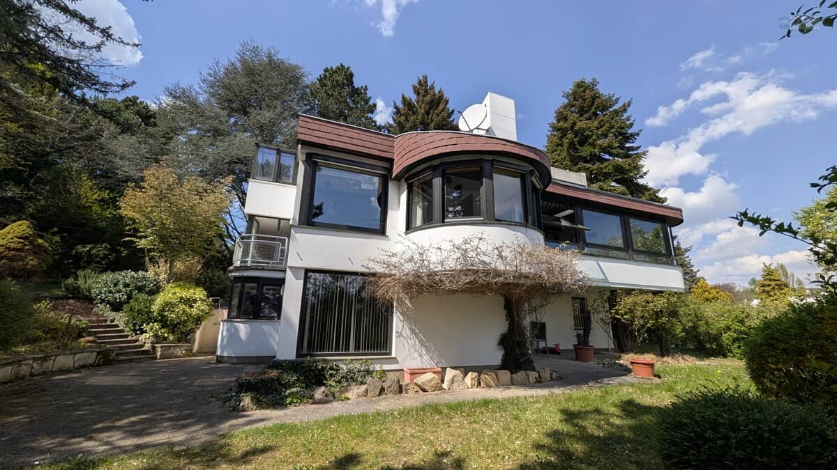 Villa at Heuberg, 300m², Garden