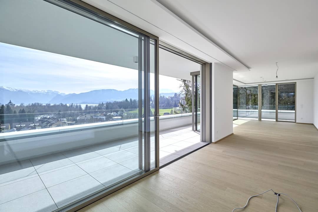 Apartment with lake view and spacious terrace