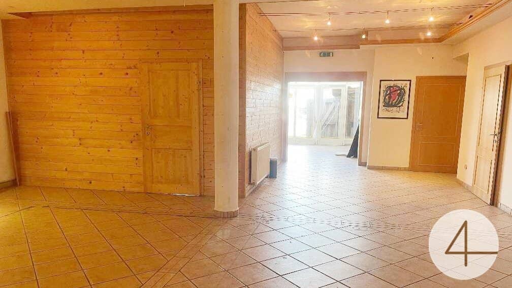 Commercial & Living with Garden Boehmkirchen