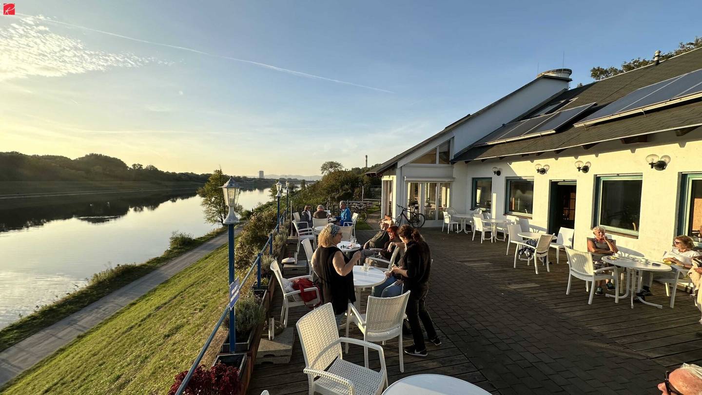 Restaurant + Apartment by New Danube
