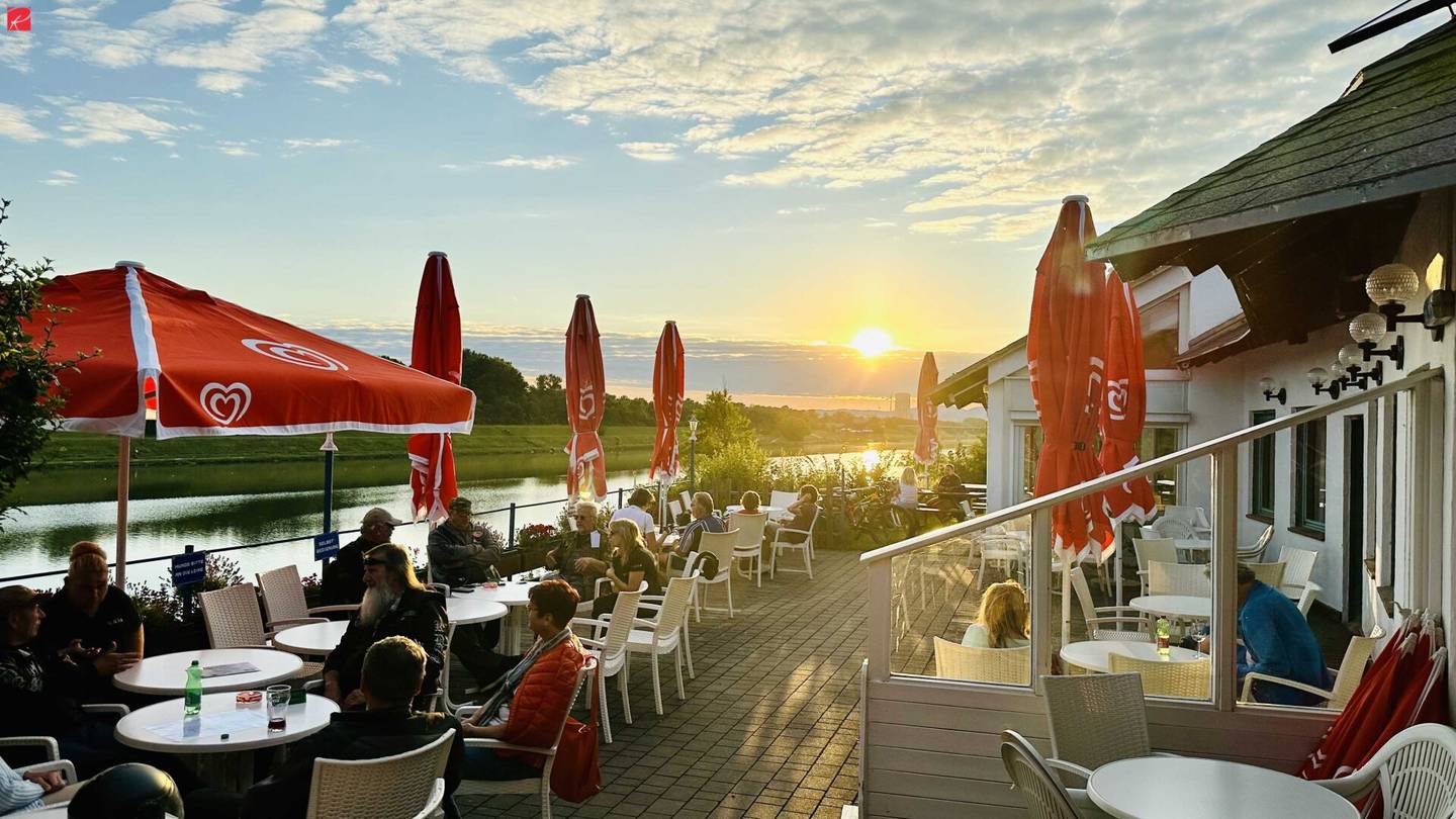 Restaurant + Apartment by New Danube