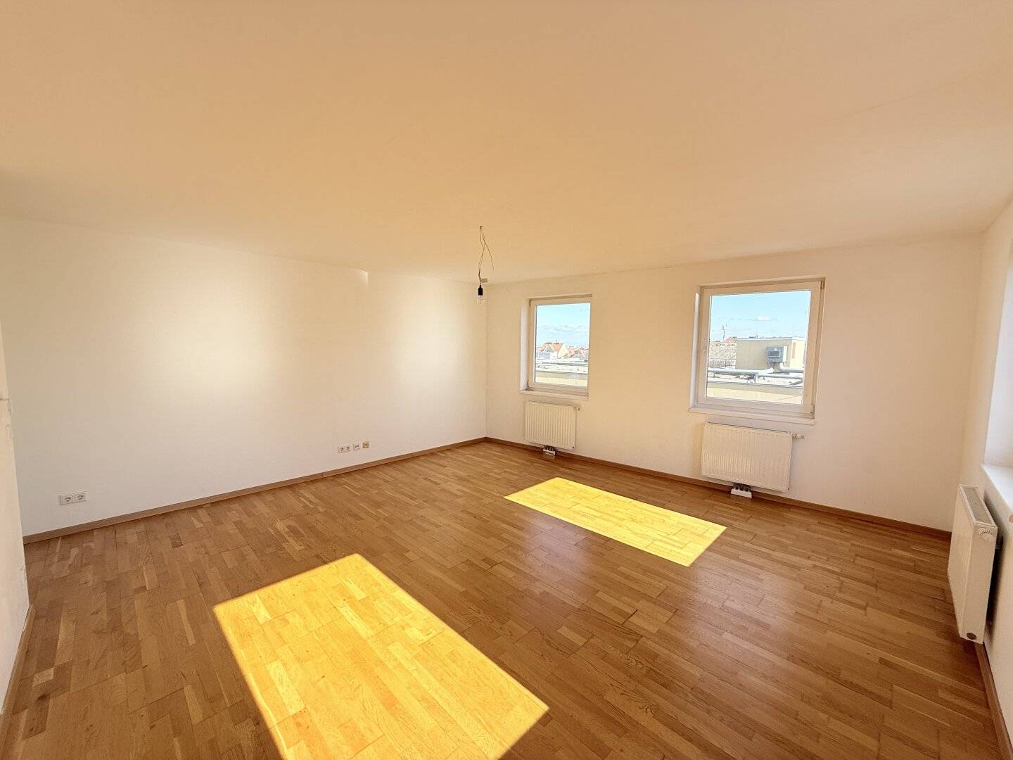 Wohnung mit Raumaufteilung und getrennter Küche