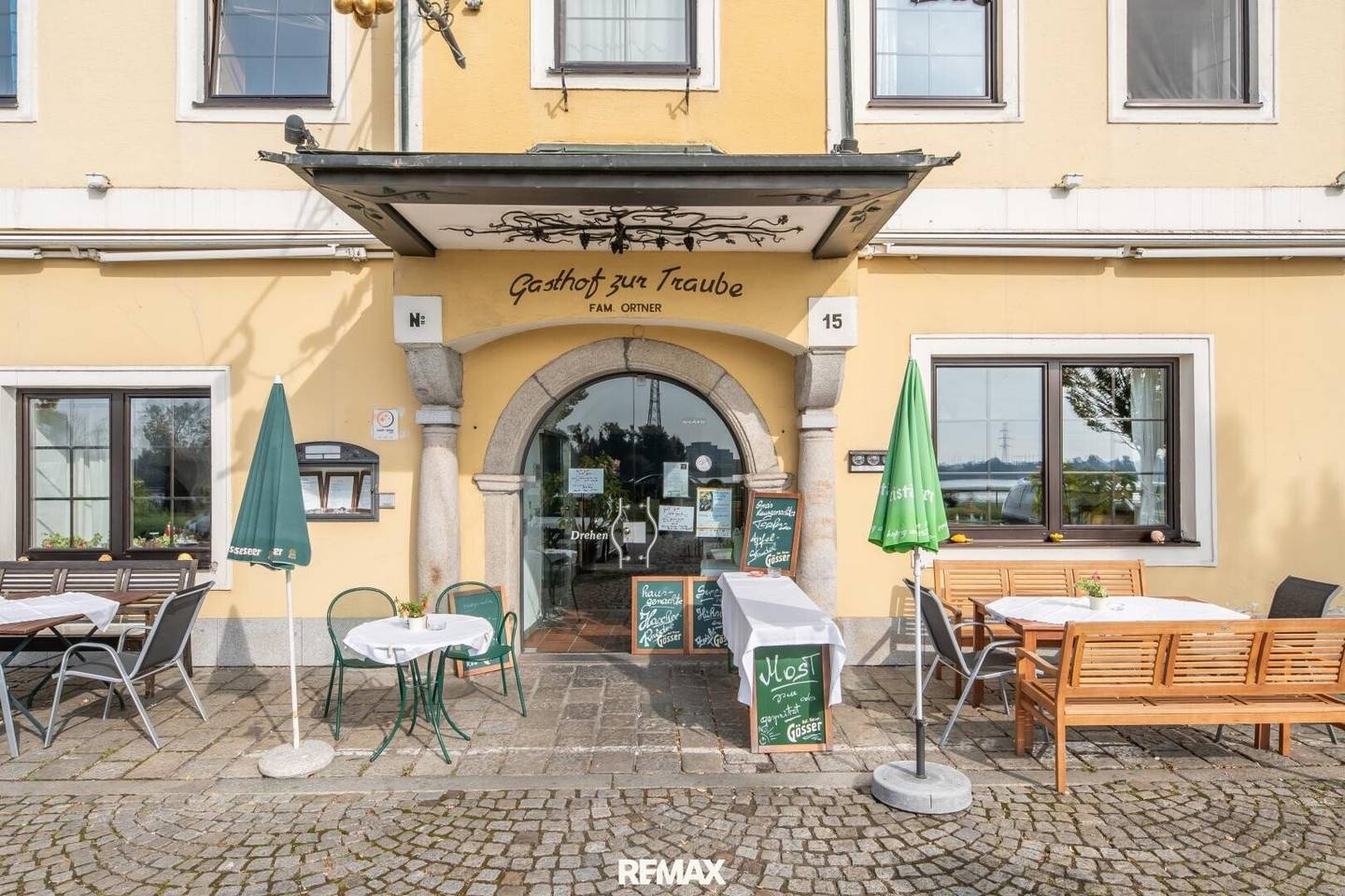 Historisches Stadthaus mit Donaublick