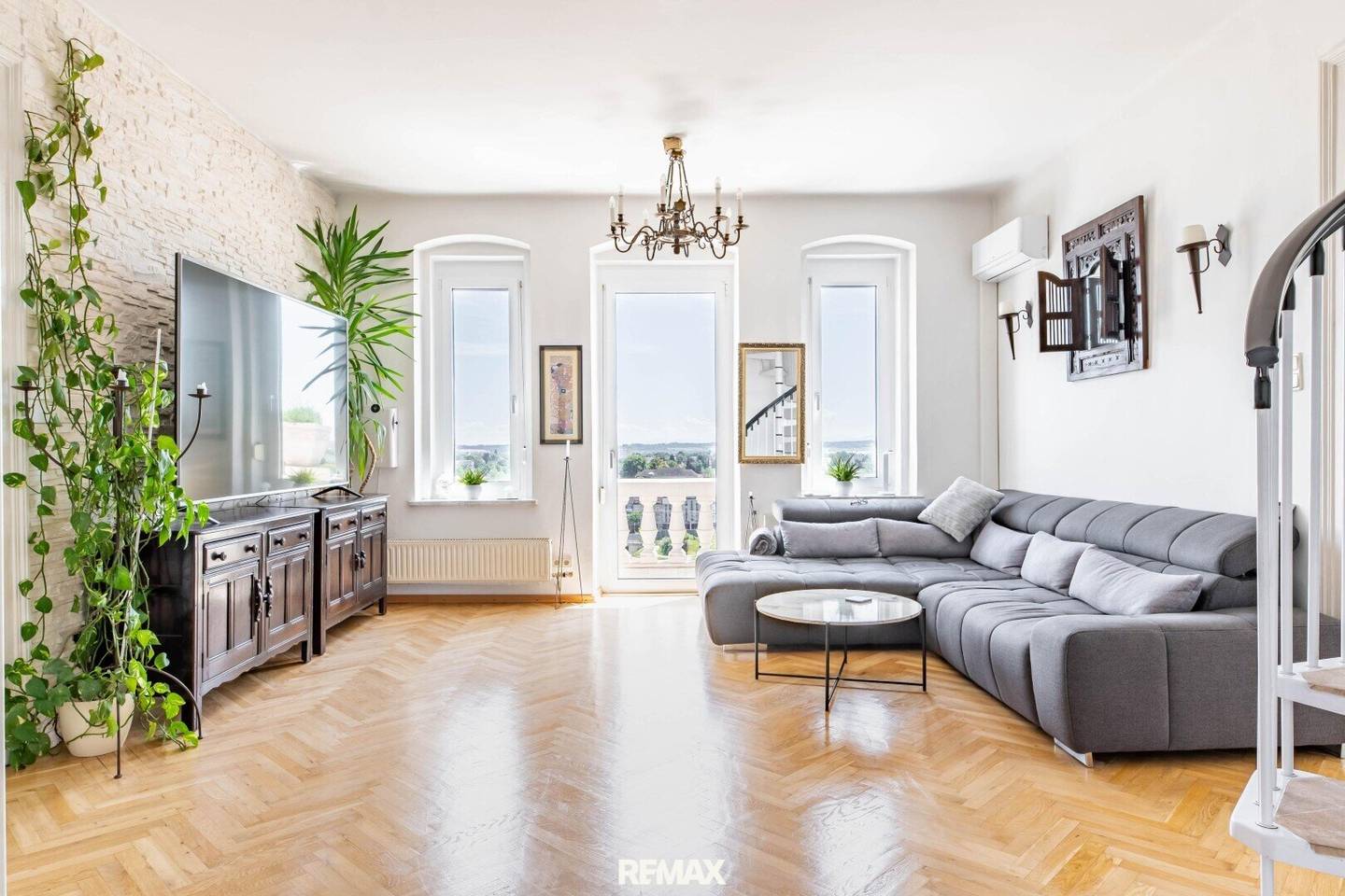 Penthouse in Jugendstilvilla mit Dachterrasse