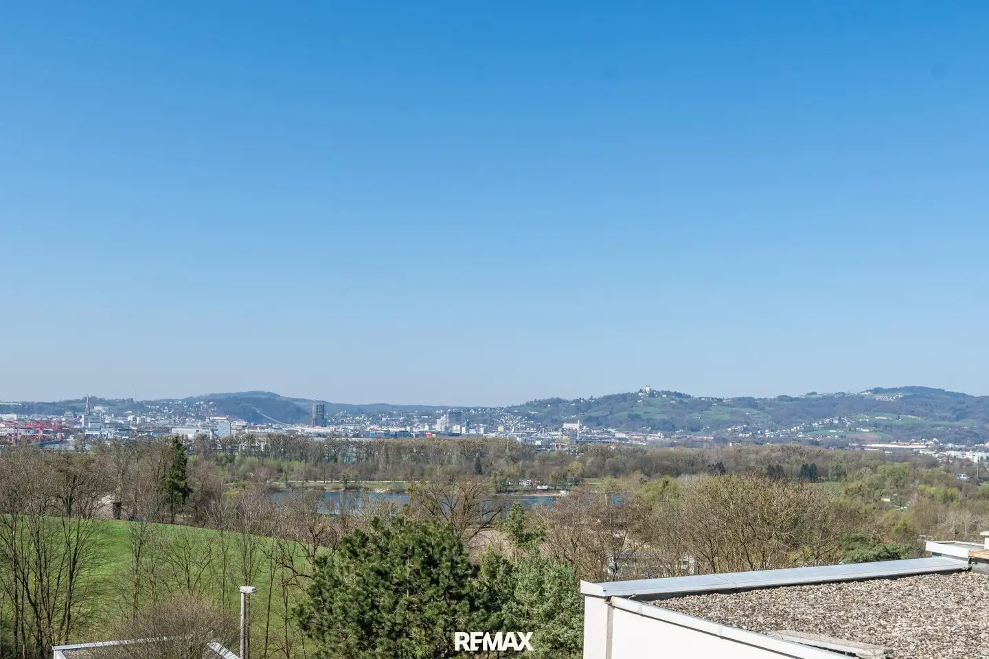 3-Room Apartment with Terrace in Plesching