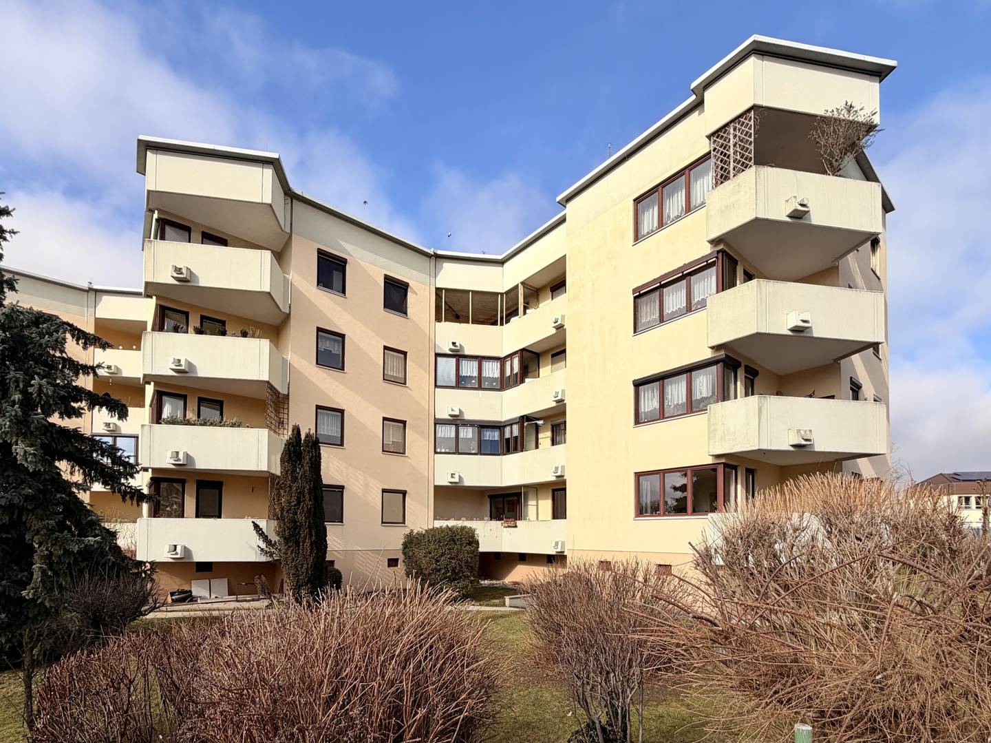 Helle Wohnung mit Loggia in ruhiger Zentrumslage