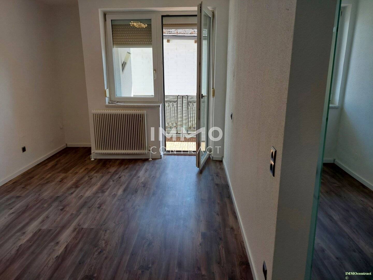 Modern apartment with loggia near the train station